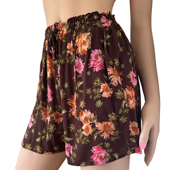 Nordstrom DR2 Floral Leisure Shorts 100% Rayon Lightweight NWOT Ruffled Waist - Picture 3 of 13